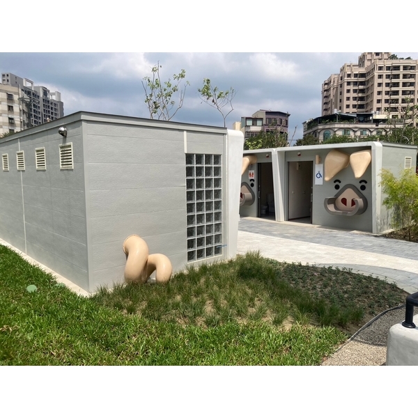公園造型廁所-臺中市北區公115公園新闢,草屯鎮親子共融遊憩運動公園-神功企業股份有限公司