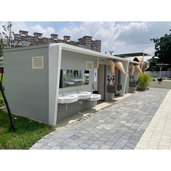 公園造型廁所-臺中市北區公115公園新闢,草屯鎮親子共融遊憩運動公園-神功企業股份有限公司
