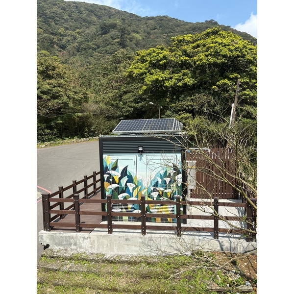 陽明山頂湖太陽能板景觀廁所-神功企業股份有限公司