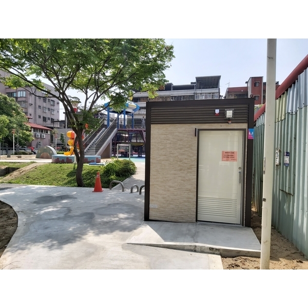 客製化尺寸陶瓷板外壁景觀廁所