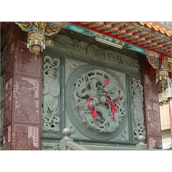石雕龍虎堵壁面