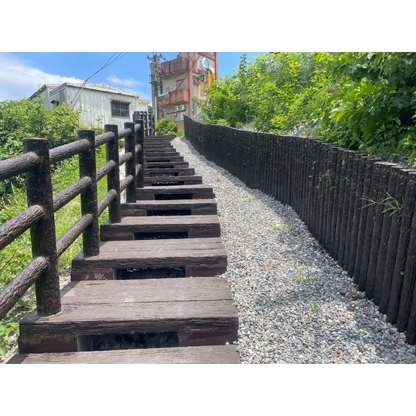 櫟木護坡椿及枕木階梯-利澤建材工業有限公司