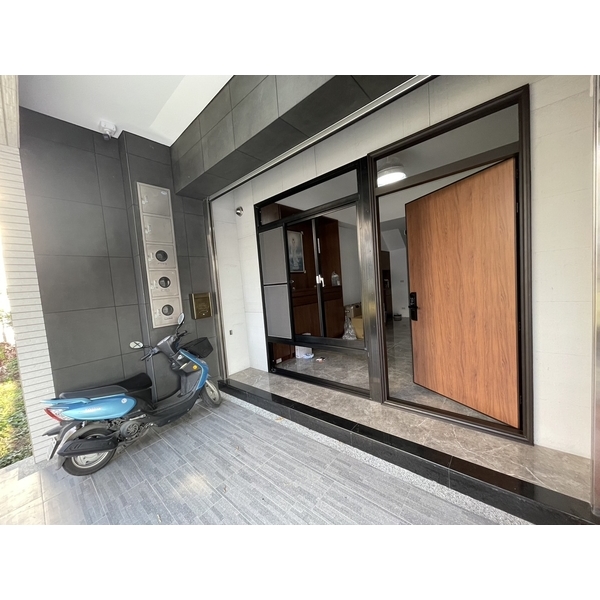 玄關門 – 金屬防水面板-中通盟鋁業有限公司