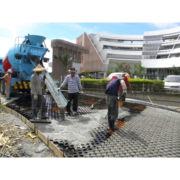 場鑄植草地坪施工 場鑄植草地坪施工