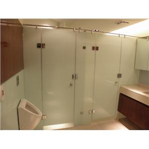 廁所.玻璃搗擺(無框噴砂)-永大鋁業股份有限公司