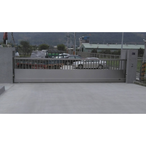 電動軌道大門-嘉印企業有限公司