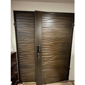 浪潮橫紋鋼木門-冠盛金屬有限公司