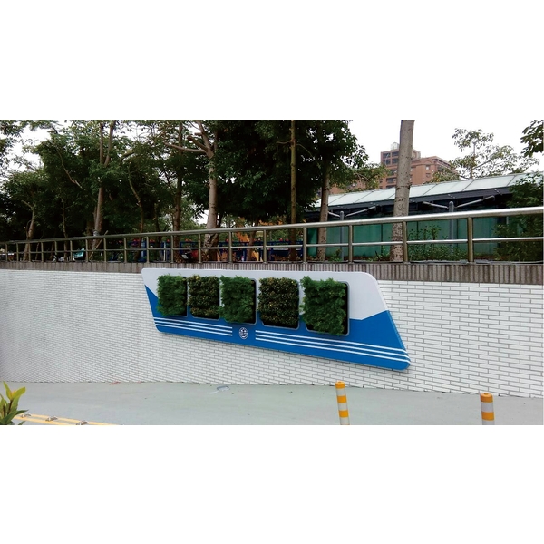 板橋車站地下停車場入口處意象招牌 板橋車站地下停車場入口處意象招牌