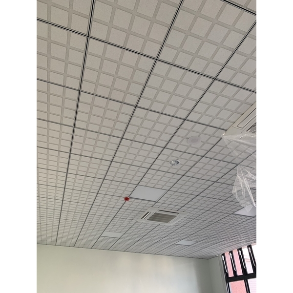 架搭配半明架板及防震骨架-國翔企業行