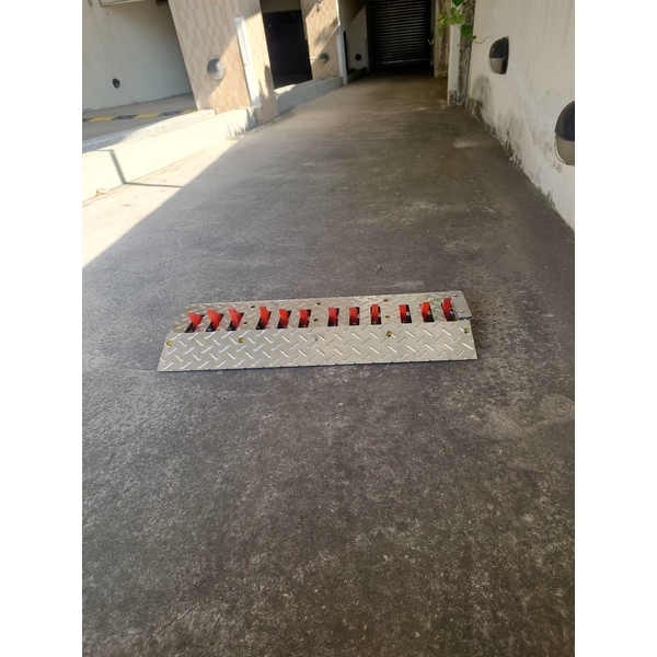 阻車柵-百銓企業有限公司