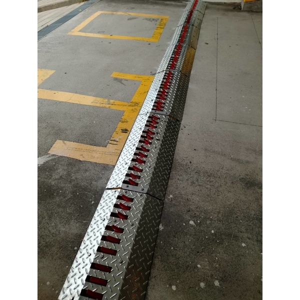 阻車柵-百銓企業有限公司