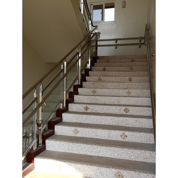室外不鏽鋼扶手欄杆-金永固金屬建材有限公司