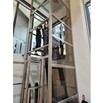 裝機施工中