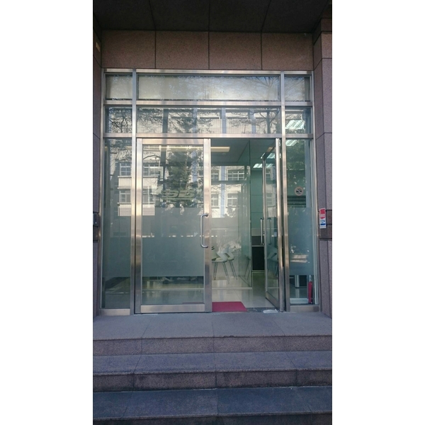 安全梯門扇及五金檢修-東徠五金有限公司