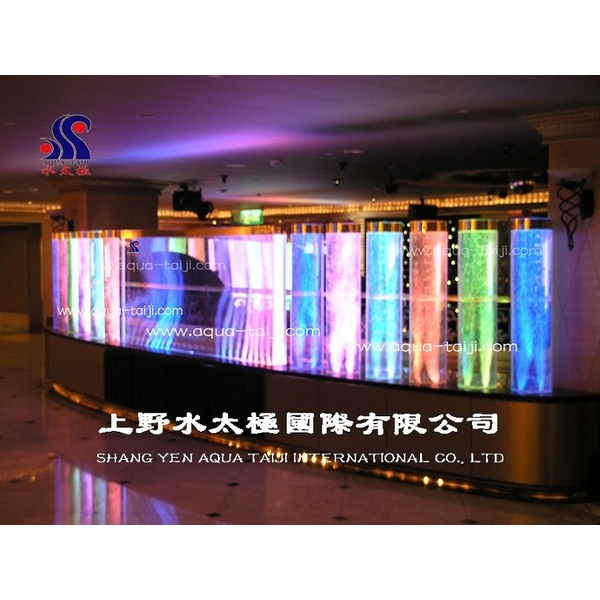 水舞燈柱、水舞牆