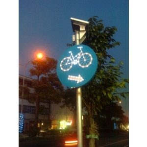 太陽能LED自行車道指引標誌by1-玉光電能有限公司