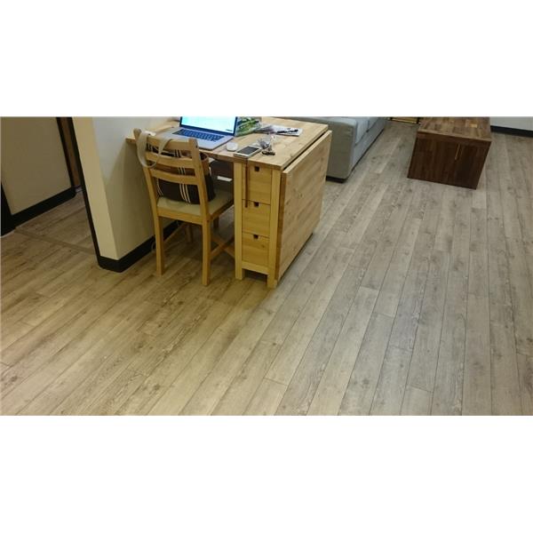 Robina 羅賓超耐磨地板(12mm) 聖母峰 Robina 羅賓超耐磨地板(12mm) 聖母峰