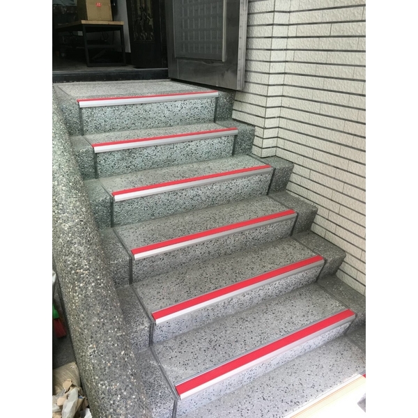 樓梯防撞止滑條-同育展業有限公司