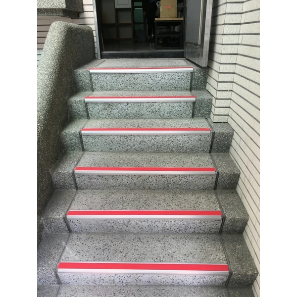 樓梯防撞止滑條-同育展業有限公司