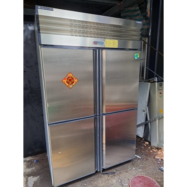 Neo-Freeze 四門立式冷藏冰箱