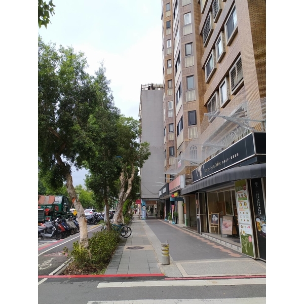 新生南路-防磁磚墜落網-開旭專業圍網有限公司