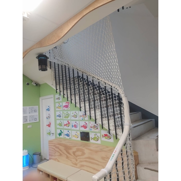 中華電信研究院-樓梯防護網-開旭專業圍網有限公司