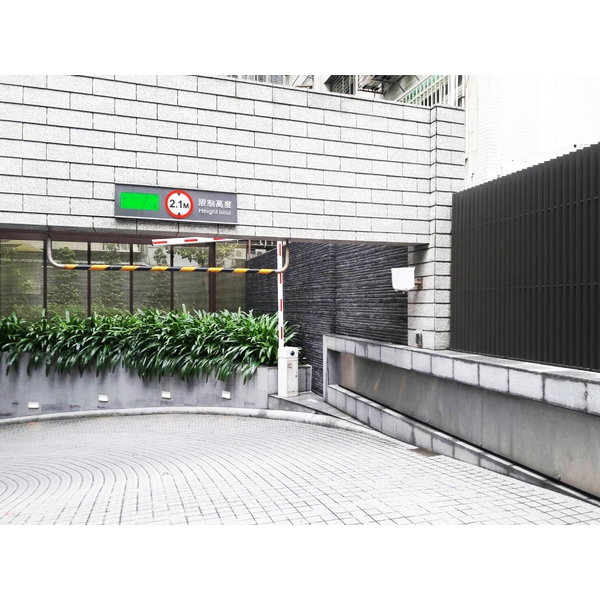 e-Tag長距離讀卡機設備/訂製款燈箱/ㄇ型護欄 e-Tag長距離讀卡機設備/訂製款燈箱/ㄇ型護欄