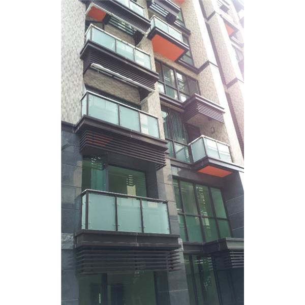 鋁合金框式玻璃欄杆及鋁合金裝飾格柵 鋁合金框式玻璃欄杆及鋁合金裝飾格柵