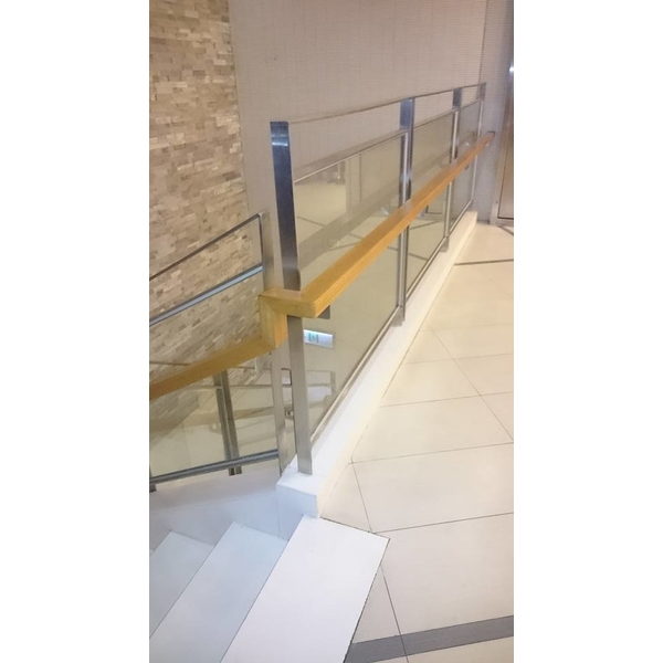 玻璃樓梯扶手