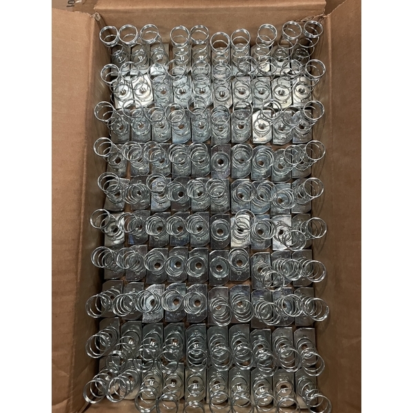 鍍鋅彈簧螺帽1/4(2分) 型鋼彈帽方形螺帽彈簧螺母台灣工廠 另有5/16(2分半) 3/8(3分)-順典鐵工廠股份有限公司